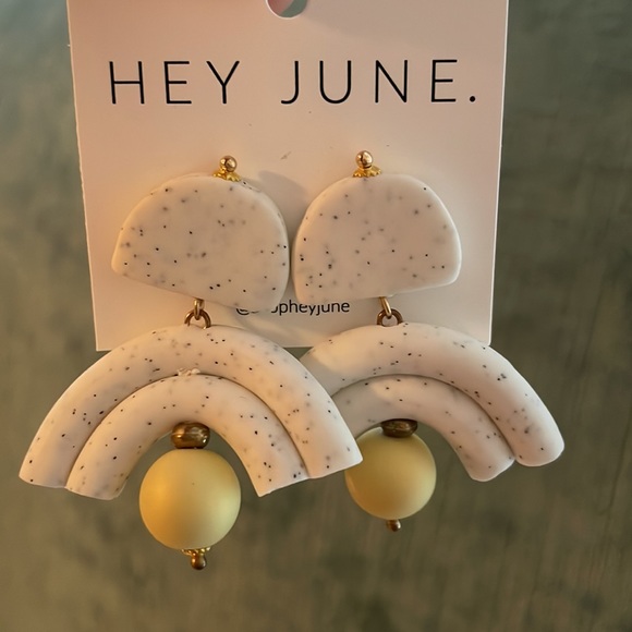 Hey June clay dangle earrings in white and yellow - Picture 4 of 5